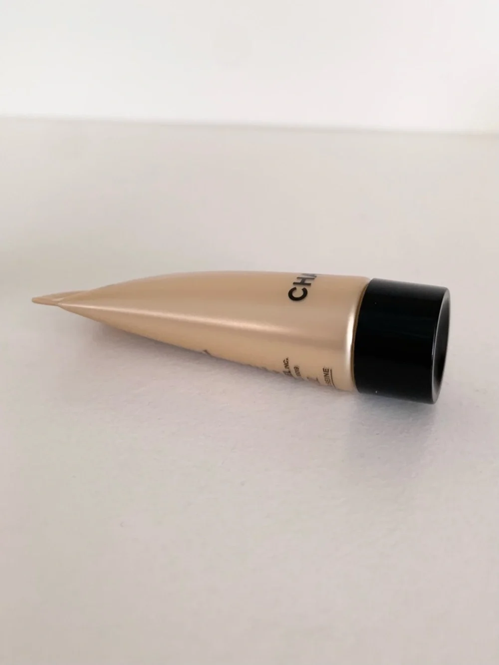 Hold  CHANEL anti aging cream Sublimage La Crème